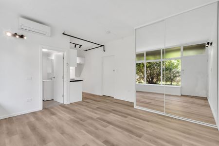 Stunning Completely Renovated Studio - Photo 2