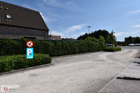 Appartement met 2 slaapkamers, groot terras en autostaanplaats - Photo 2