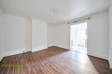 3 bedroom terraced house to rent - Photo 3