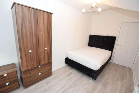 Northumberland Road, Trafford, Manchester, M16 - Photo 4