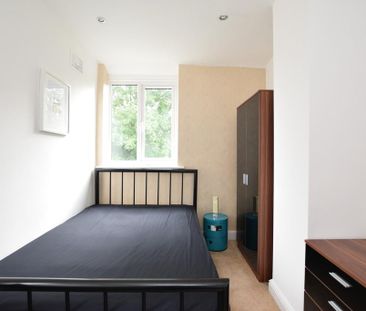 4 bedroom semi-detached house to rent - Photo 1