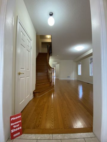 For Lease - 42 Foshan Avenue, Markham, Ontario - Photo 2