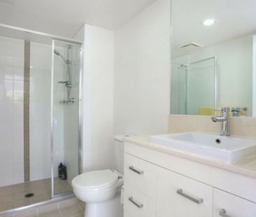 Beautiful Apartment in Boutique Complex - Photo 5