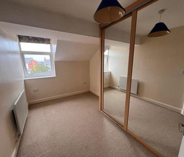 3 bedroom end of terrace house to rent - Photo 2