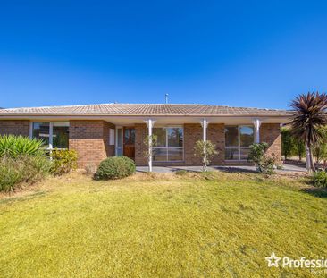 22 Denny Pl, Melton South, Vic 3338 - Photo 1