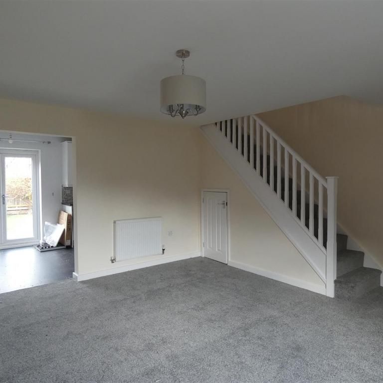 3 bedroom semi-detached house to rent - Photo 1
