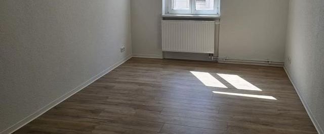 Erstbezug nach Sanierung! Ihre neue perfekte Familienwohnung mit hochwertigem Bad! - Photo 1