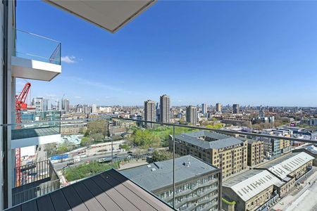 A beautifully appointed three bedroom apartment situated on the 16th floor of this prestigious, luxury development, located in a most favoured part of Wapping. - Photo 4