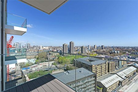 A beautifully appointed three bedroom apartment situated on the 16th floor of this prestigious, luxury development, located in a most favored part of Wapping. - Photo 4