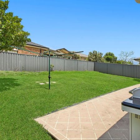 Spacious Family Home - Photo 3