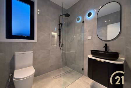 Brand New 5 Bedroom Duplex in Busby&excl; - Photo 3