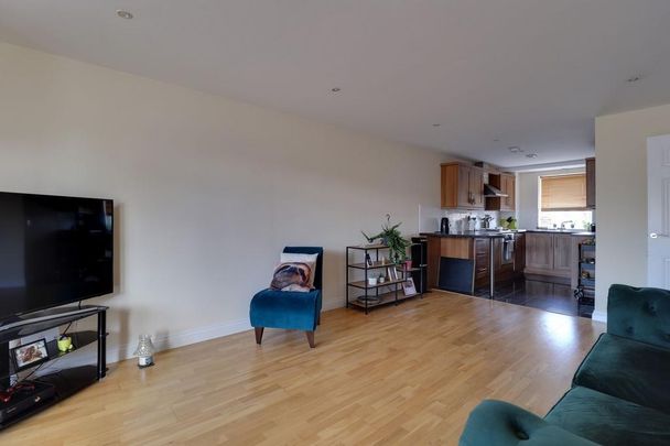 2 bedroom property to rent - Photo 1