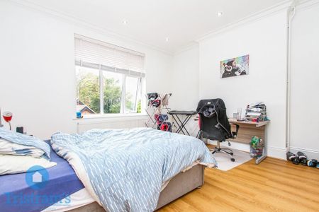 1 bedroom in a house share to rent - Photo 4