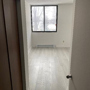 Laval , 3 1/2 , Laval des rapides métroMontmorency - Chauffé - Béton - Photo 2