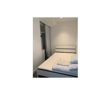 Modern One Bedroom, One Study Room Apartment in Southbank's Marco B... - Photo 1