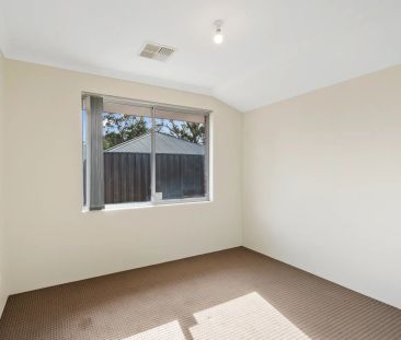 Stylish Family Living in a Sought-After Location - Photo 6