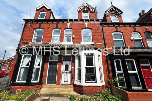 4 Bedroom Mid Terraced House for rent in Hessle Mount - Photo 1