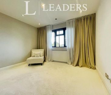 4 bedroom detached house to rent - Photo 4
