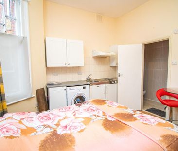 Studio to rent - Photo 2