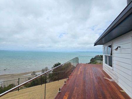 Big family home with Stunning sea views in Macleans Zone - Photo 5