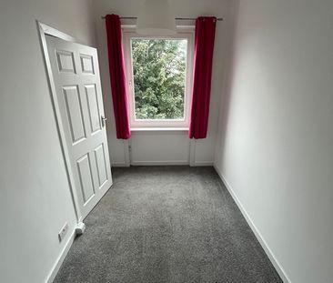 3 Bed Flat, Gladsmuir Road, G52 - Photo 1