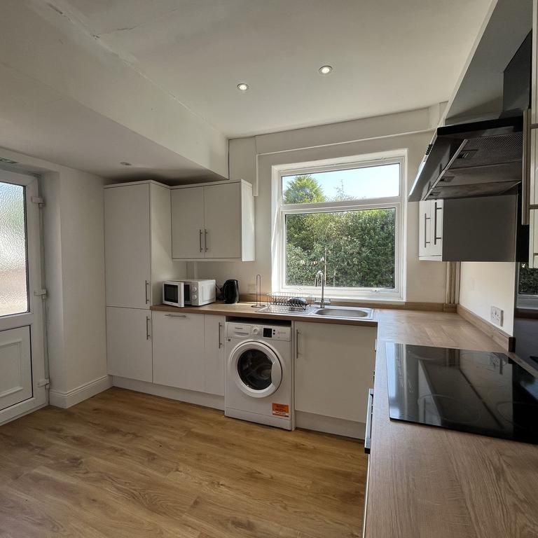 1 bedroom in a house share to rent - Photo 1