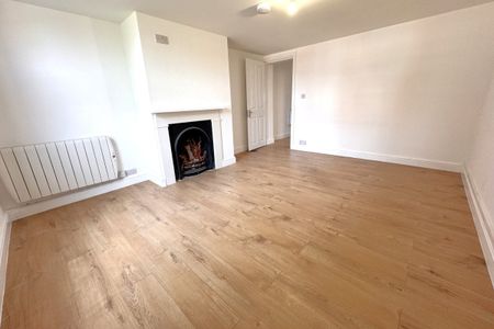 High Street - Photo 2