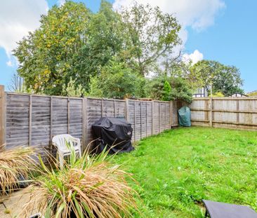 Terraced House to rent - Sparkes Close, Bromley, BR2 - Photo 6