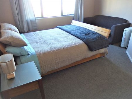 Central Mount Maunganui Townhouse. FULLY FURNISHED - Photo 3