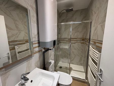 Location Appartement 3 pièces 46m² EQUEURDREVILLE HAINNEVILLE 50120 - Photo 3