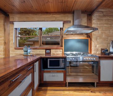 Warm, Welcoming & Filled with Character - Photo 4