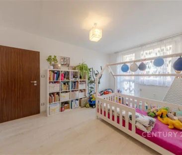 Prostorný, moderní byt 3+1 k pronájmu na adrese Antonína Slavíčka, ... - Photo 4