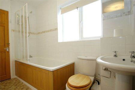 Milford Close, - Photo 4