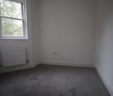 3 bedroom end of terrace house to rent - Photo 3
