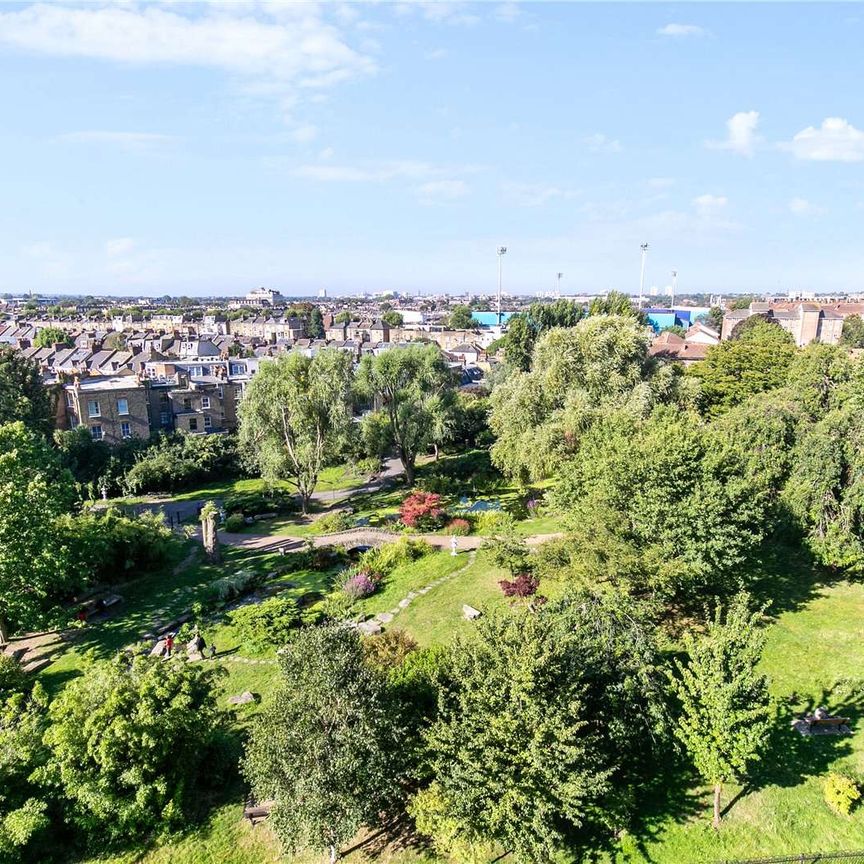 A fantastic one bedroom apartment located in the iconic Television Centre with views over the Hammersmith park - Photo 1