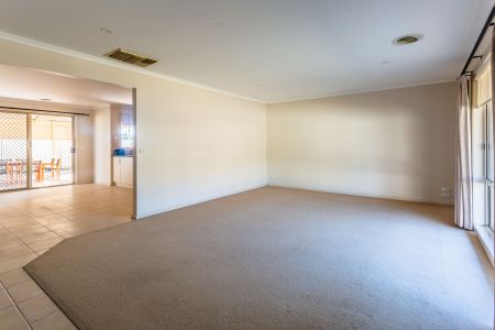 Quiet Court Living - Photo 2