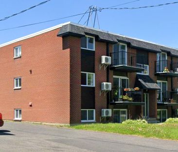 2 CH - 1 SDB - Sainte-Julie - $1,600 /mo - Photo 1