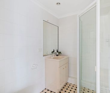 Contemporary apartment just a short walk to Fairlight beach - Photo 5