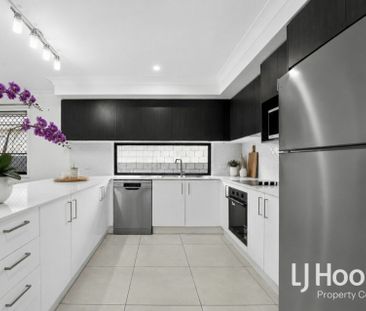 Expansive Outdoor Entertainment Area - Modern & Stylish - Quiet But... - Photo 2