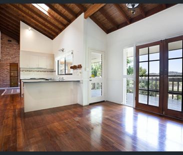 HOME CLOSE TO SHOPS, SCHOOLS, BOND UNIVERSITY AND PUBLIC TRANSPORT - Photo 2