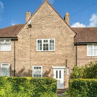 2 Bedroom Mid Terrace House to let in Bromley - Photo 1