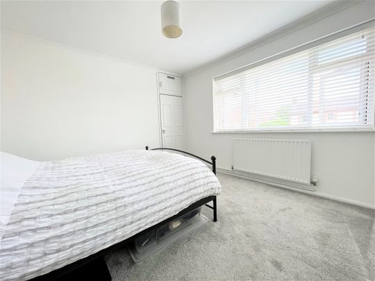 Chertsey Road, Byfleet - 2 bedrooms Property for lettings - Seymours - Photo 1