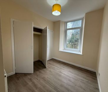 Flat to rent on - Photo 2