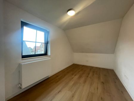 Rustig gelegen halfopen woning met 3 slaapkamers en tuin - Photo 2
