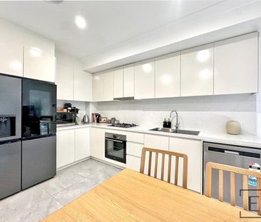 Near-New Modern Townhouse in Wentworthville - Photo 5