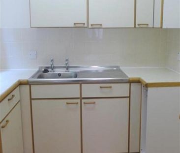 1 bedroom retirement property to rent - Photo 3