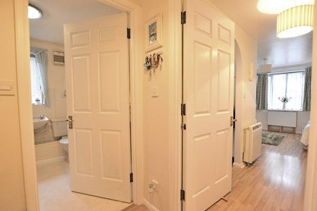 Maroons Way, London, SE6 - Photo 4