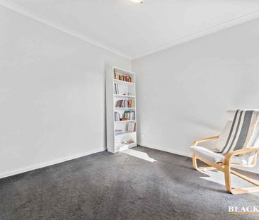 SINGLE LEVEL 3 BEDROOM HOME ACROSS FROM GOOGONG SHOPS, PARK AND SCHOOL - Photo 2