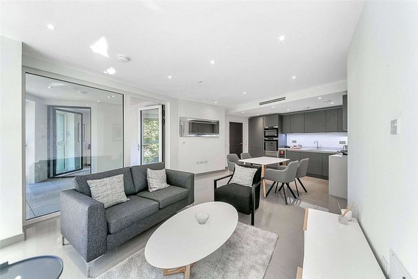 A beautifully appointed, 1 bedroom apartment situated on an upper floor of this prestigious development located in the heart of St Georges Circus, Southwark. - Photo 1