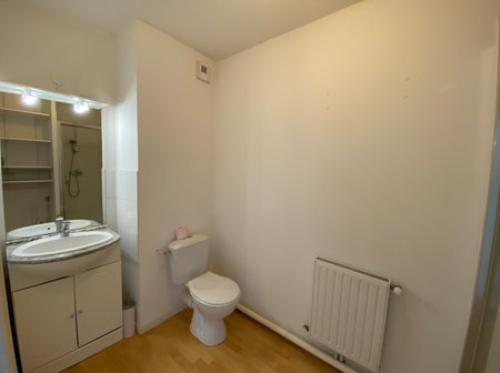 Location Appartement 2 pièces 45m² HEROUVILLE ST CLAIR 14200 - Photo 2